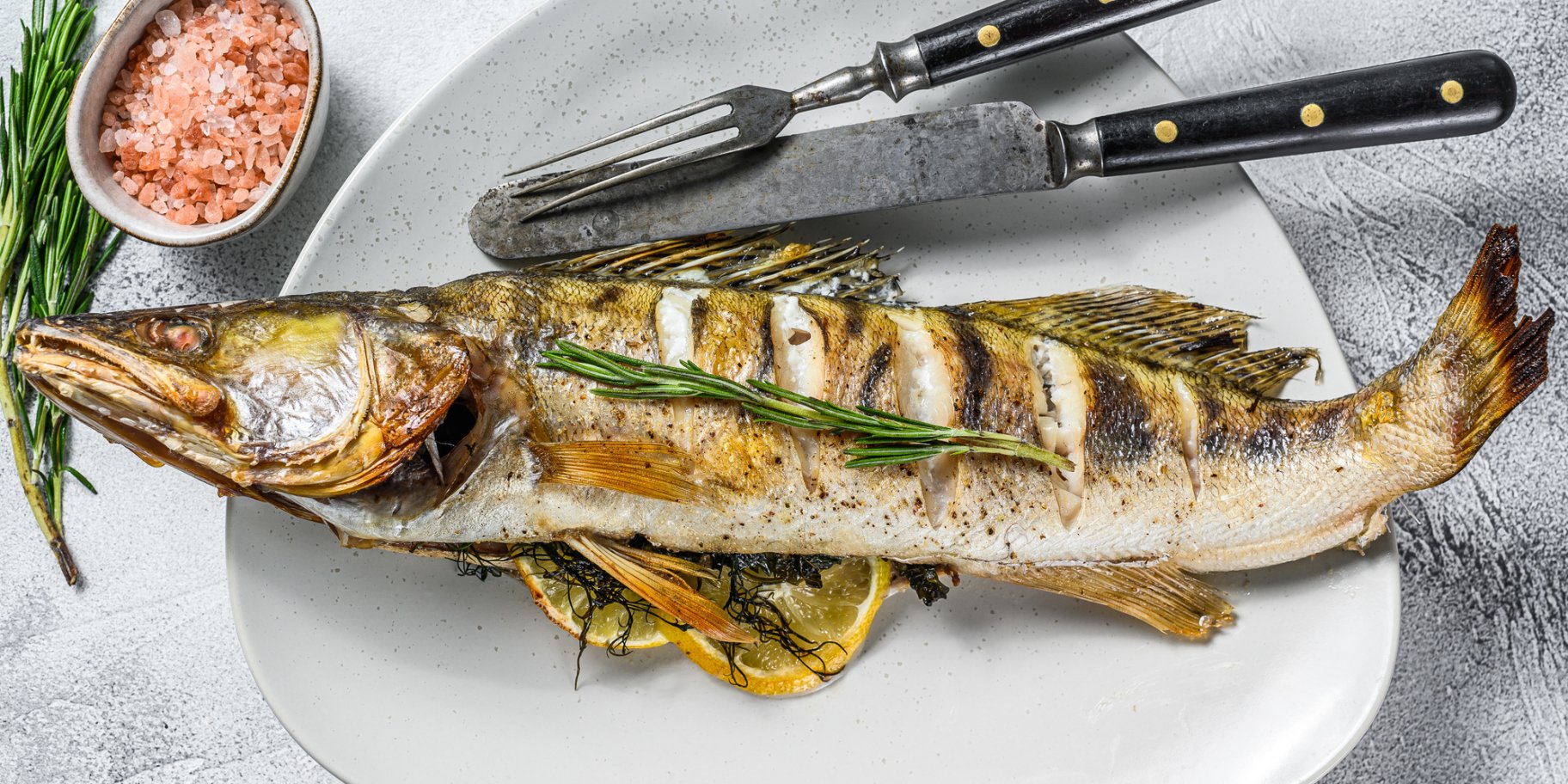 Запечений судак у пікантному маринаді