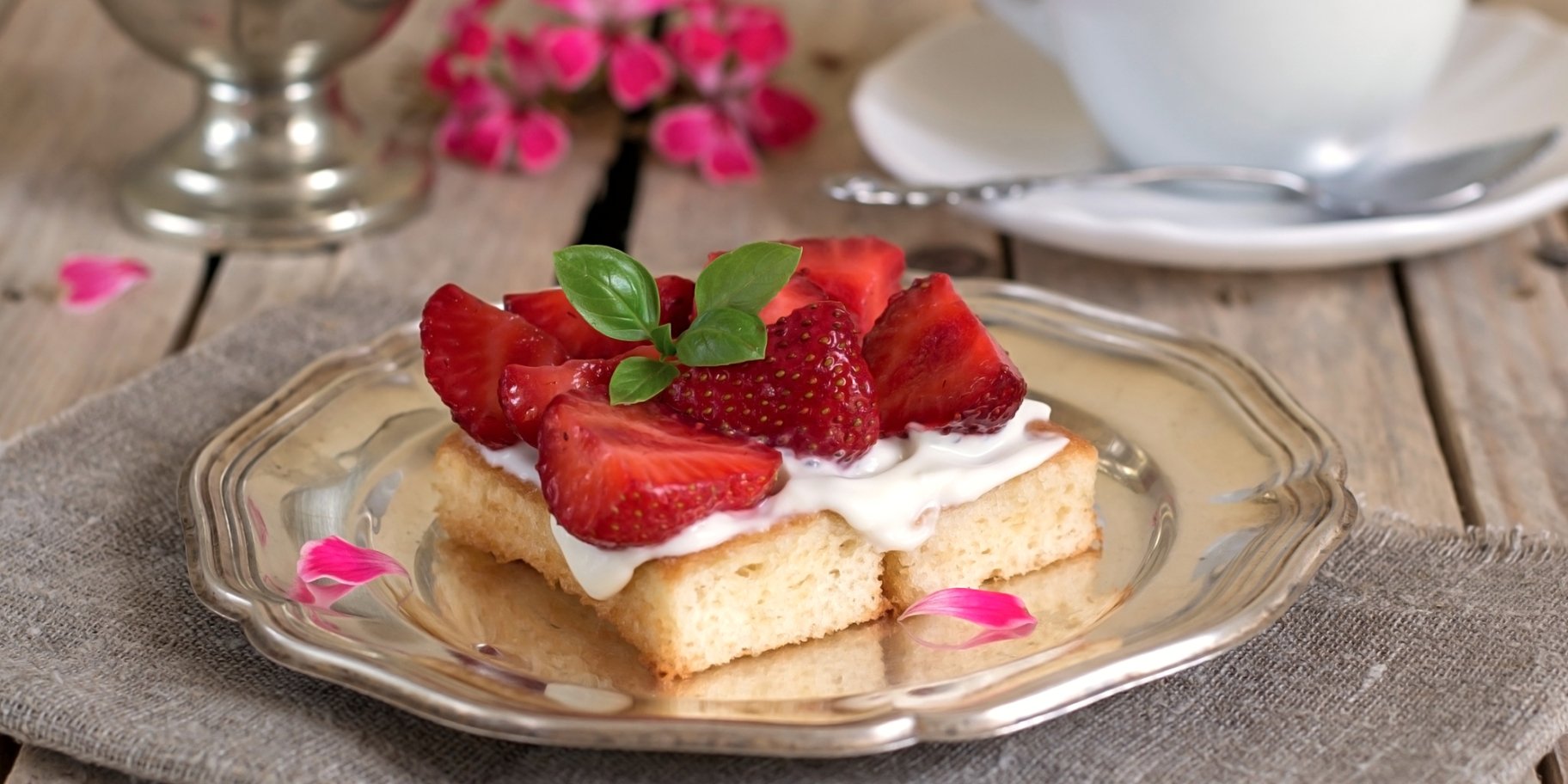 тістечко з полуницею