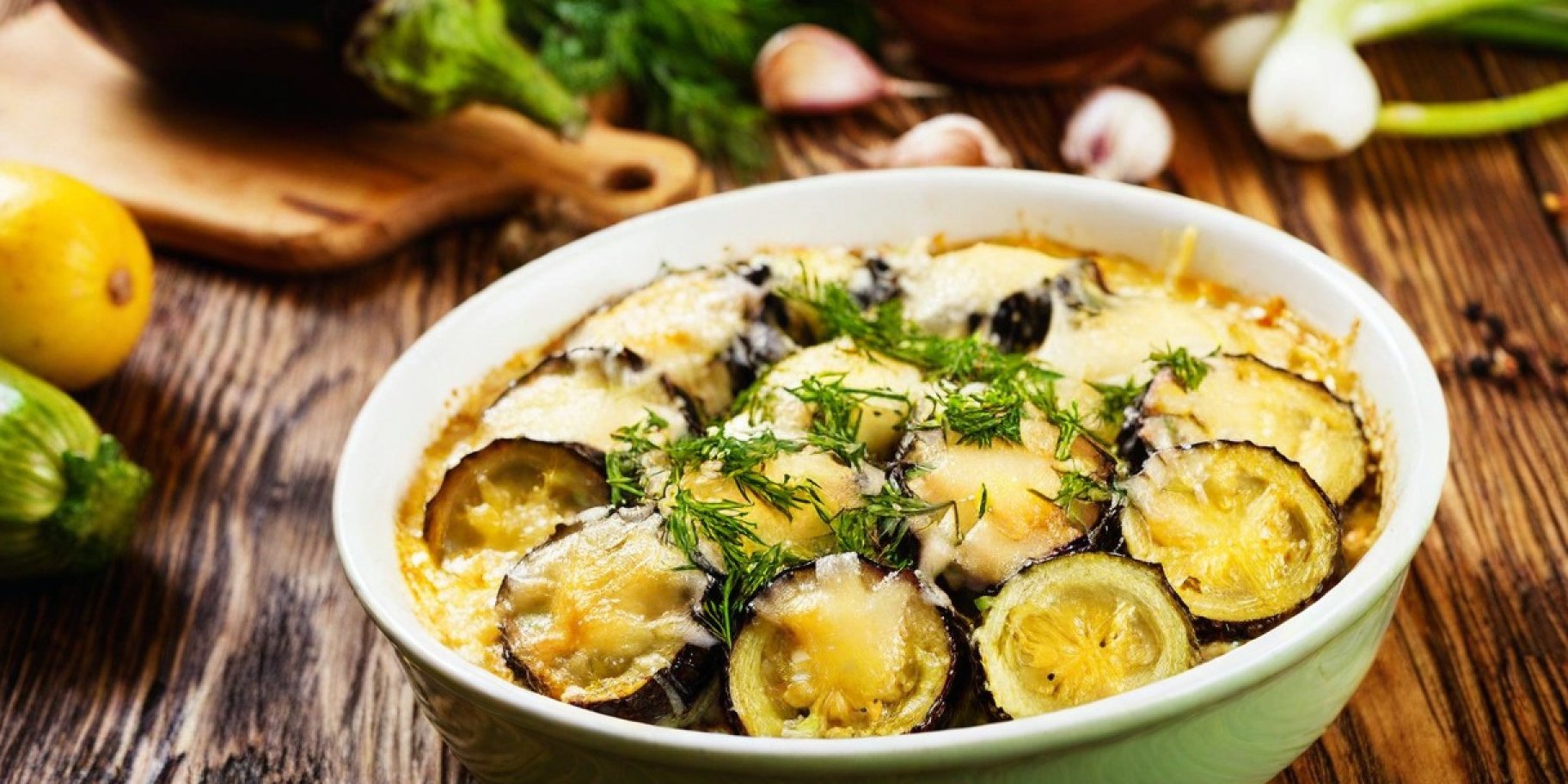 Баранина, запечена з яйцем і овочами