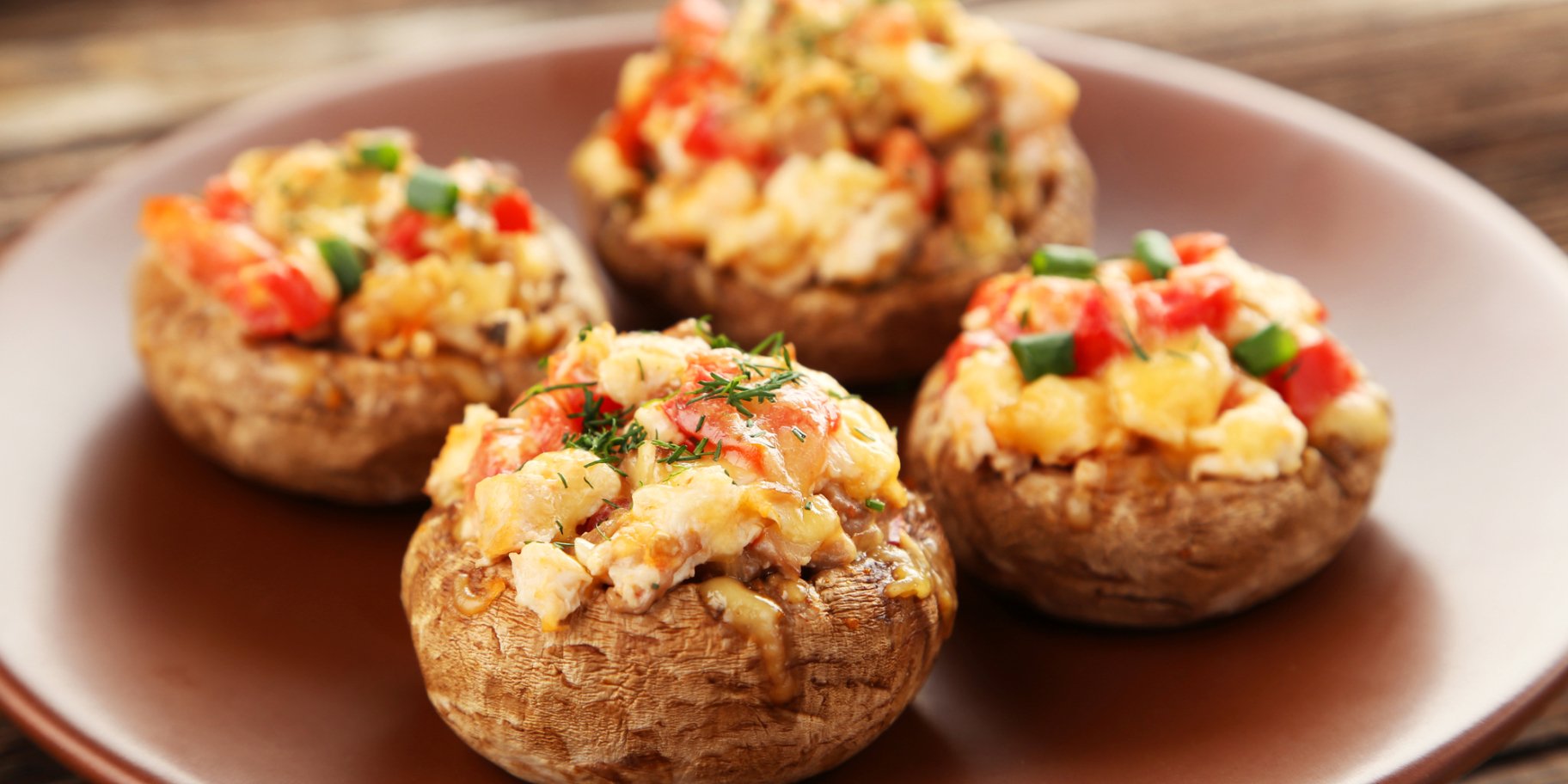 Грибні капелюшки з овочами та сиром