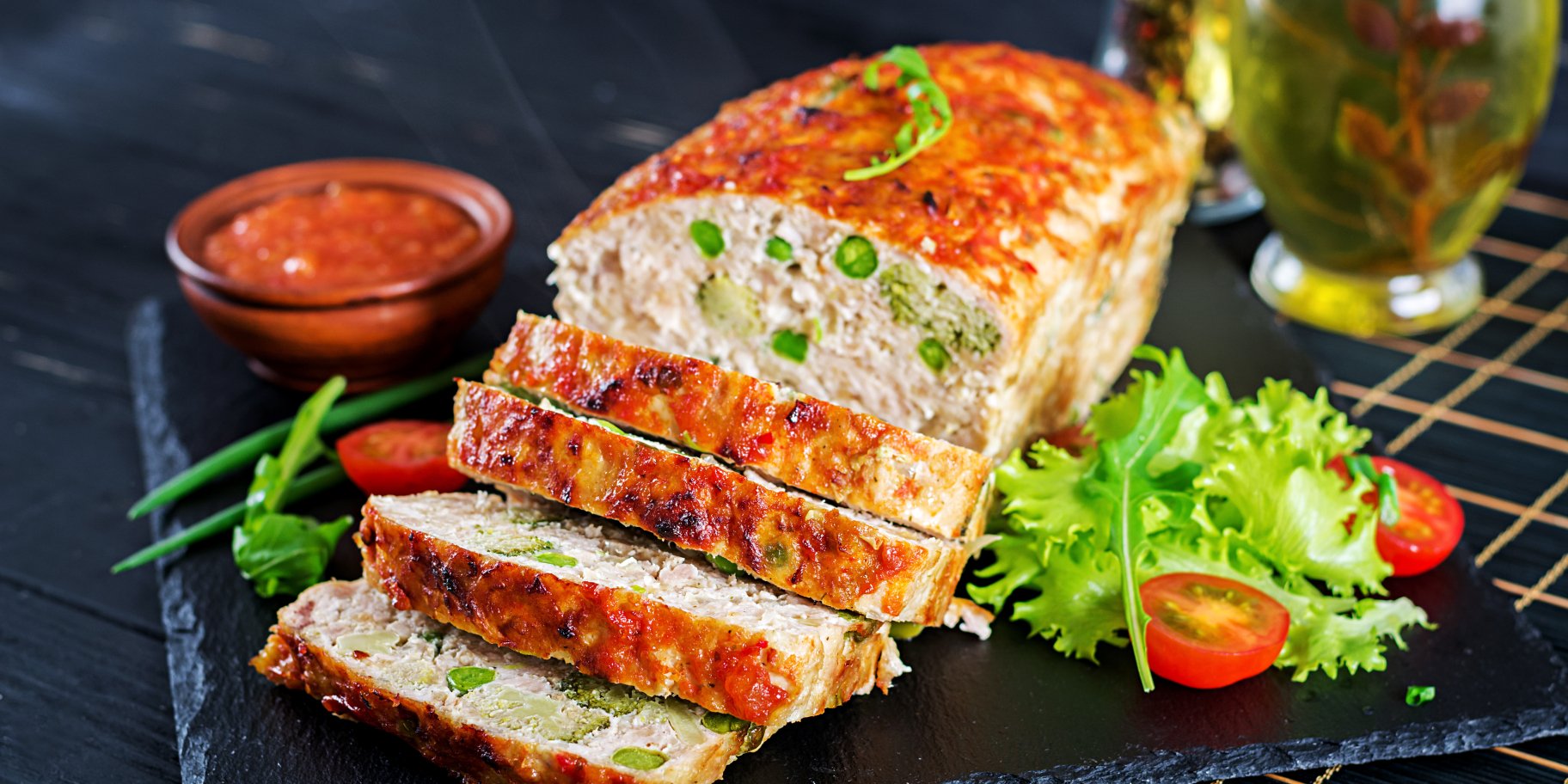 М'ясний рулет з овочами