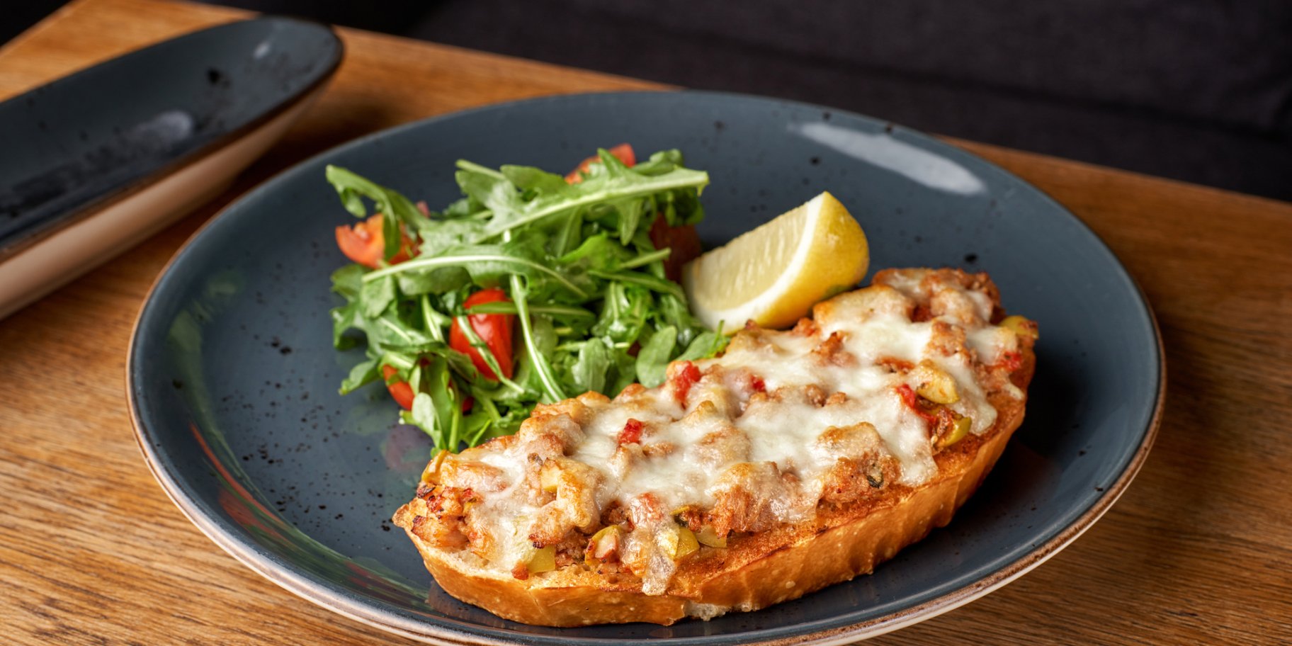 Бутерброди по-італійськи з рибою і грибами