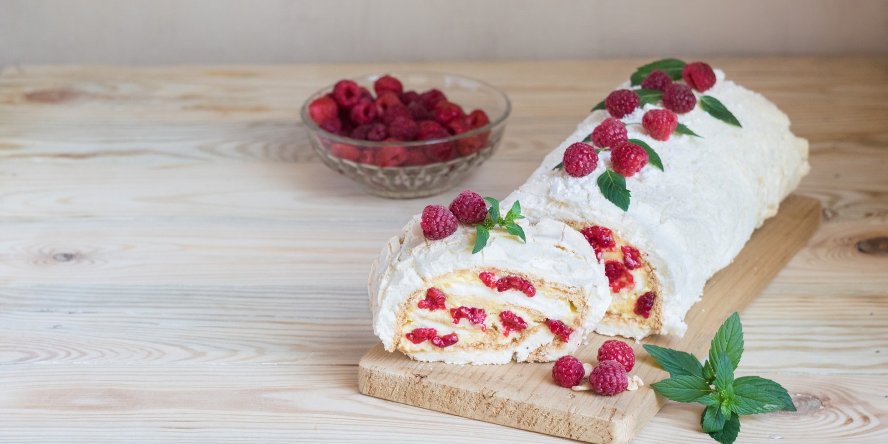 Ягодный рулет