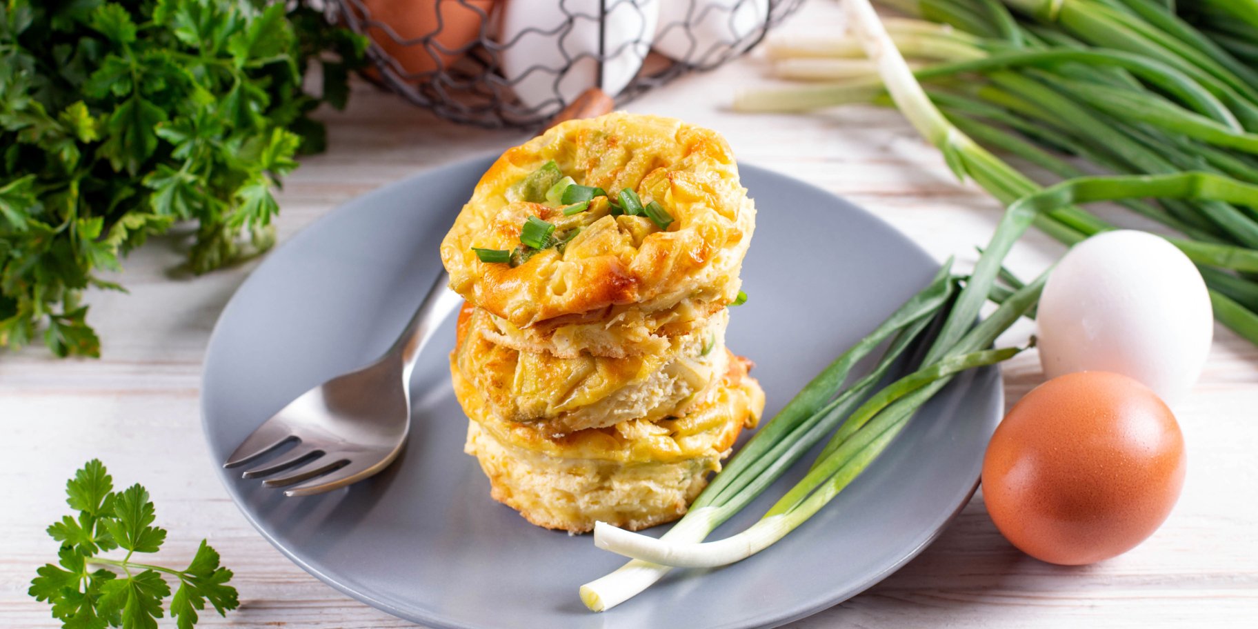Омлет з зеленою цибулею та твердим сиром