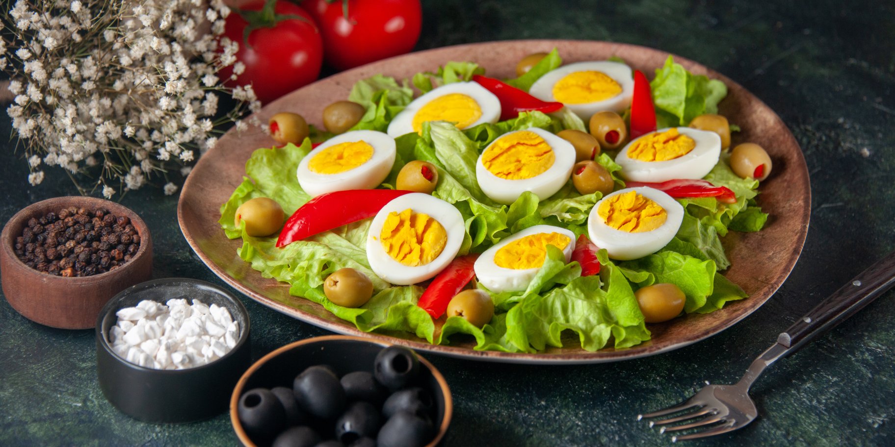 Салат з яйцями і зеленню