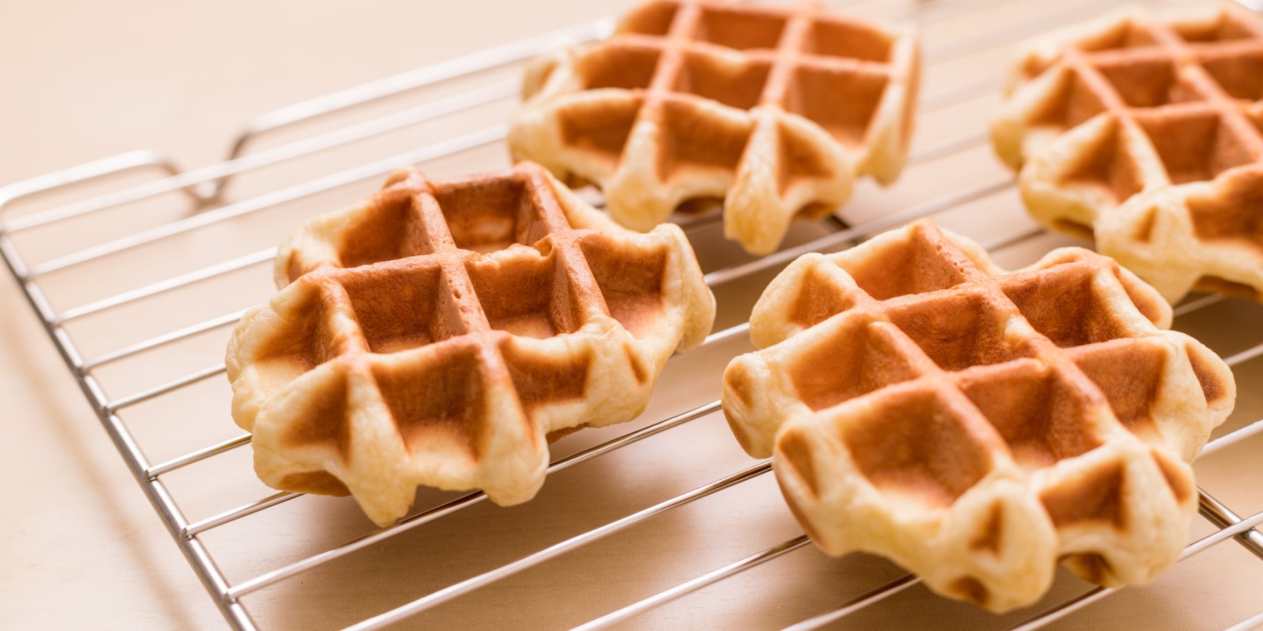 Прості вафлі до сніданку на олії