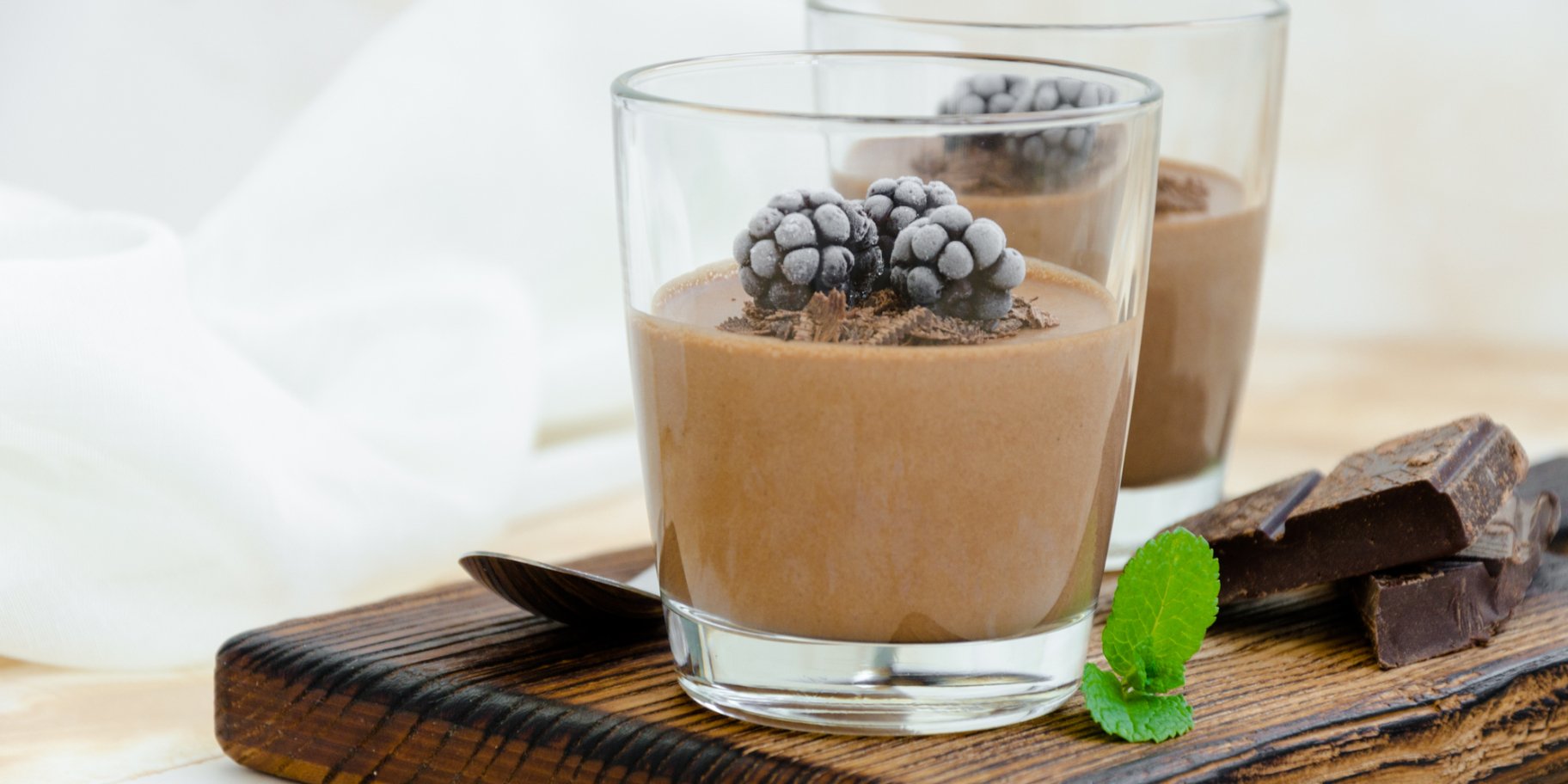 Мус із шоколаду та ягід