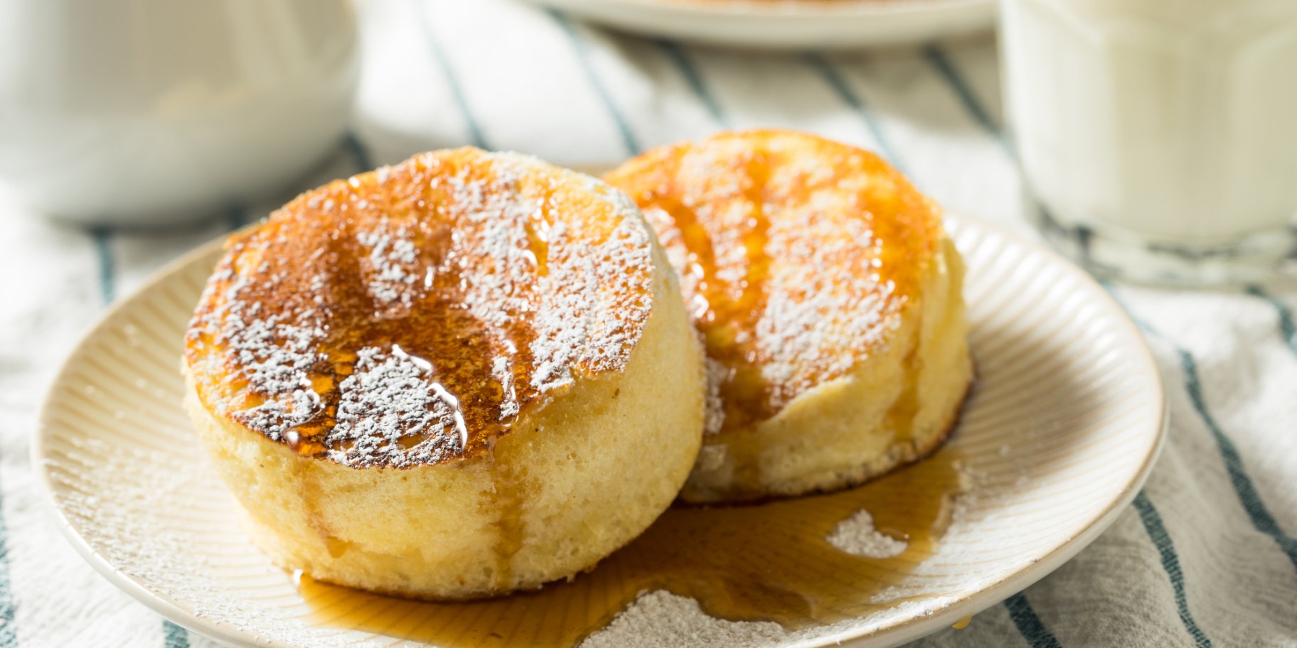 Пишні панкейки із цукровою пудрою