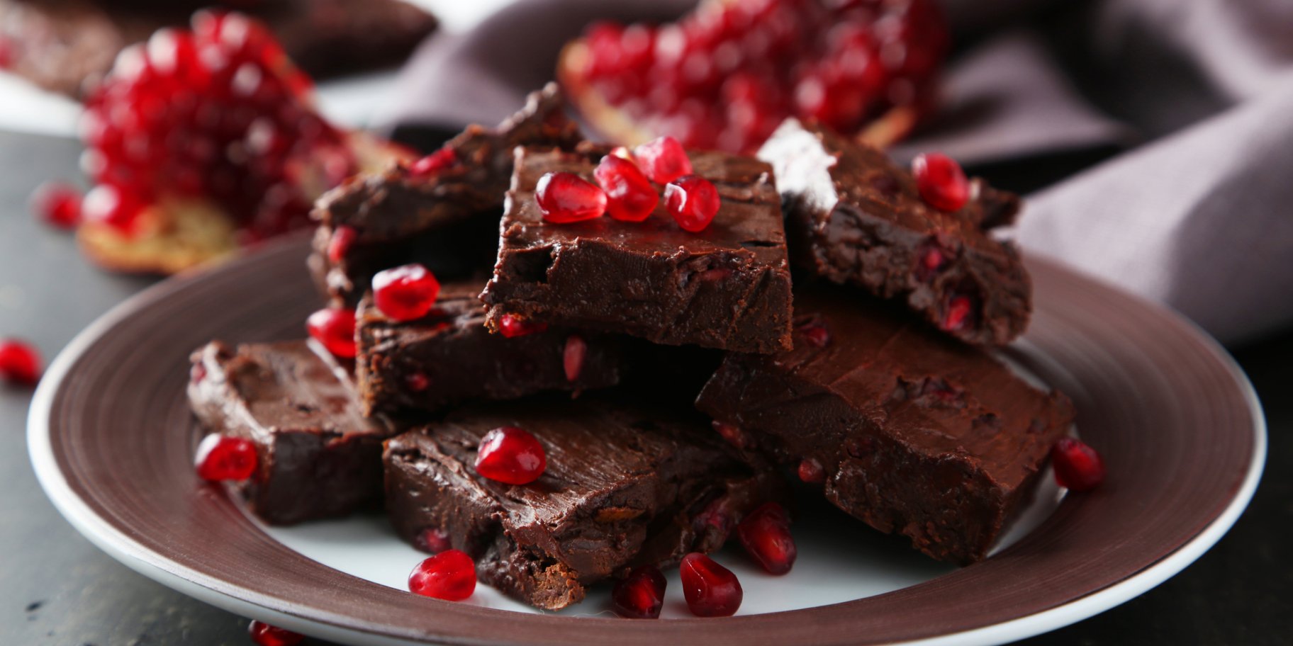 Шоколадна помадка з гранатом