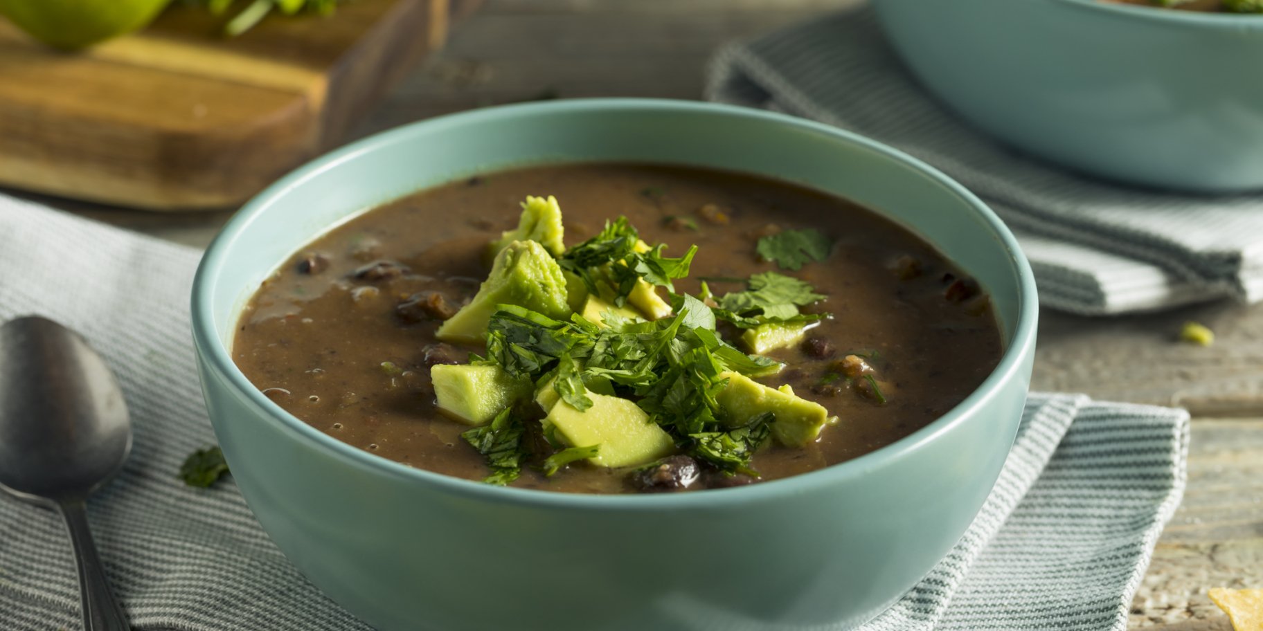 Домашній суп з чорної квасолі