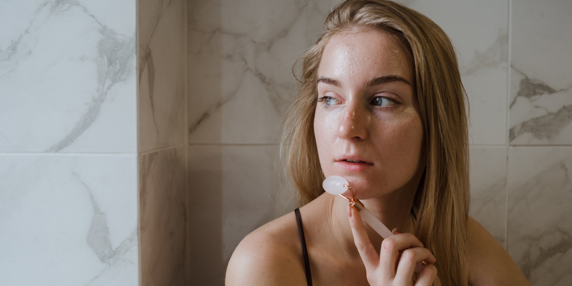 Жінка догляд за обличчям