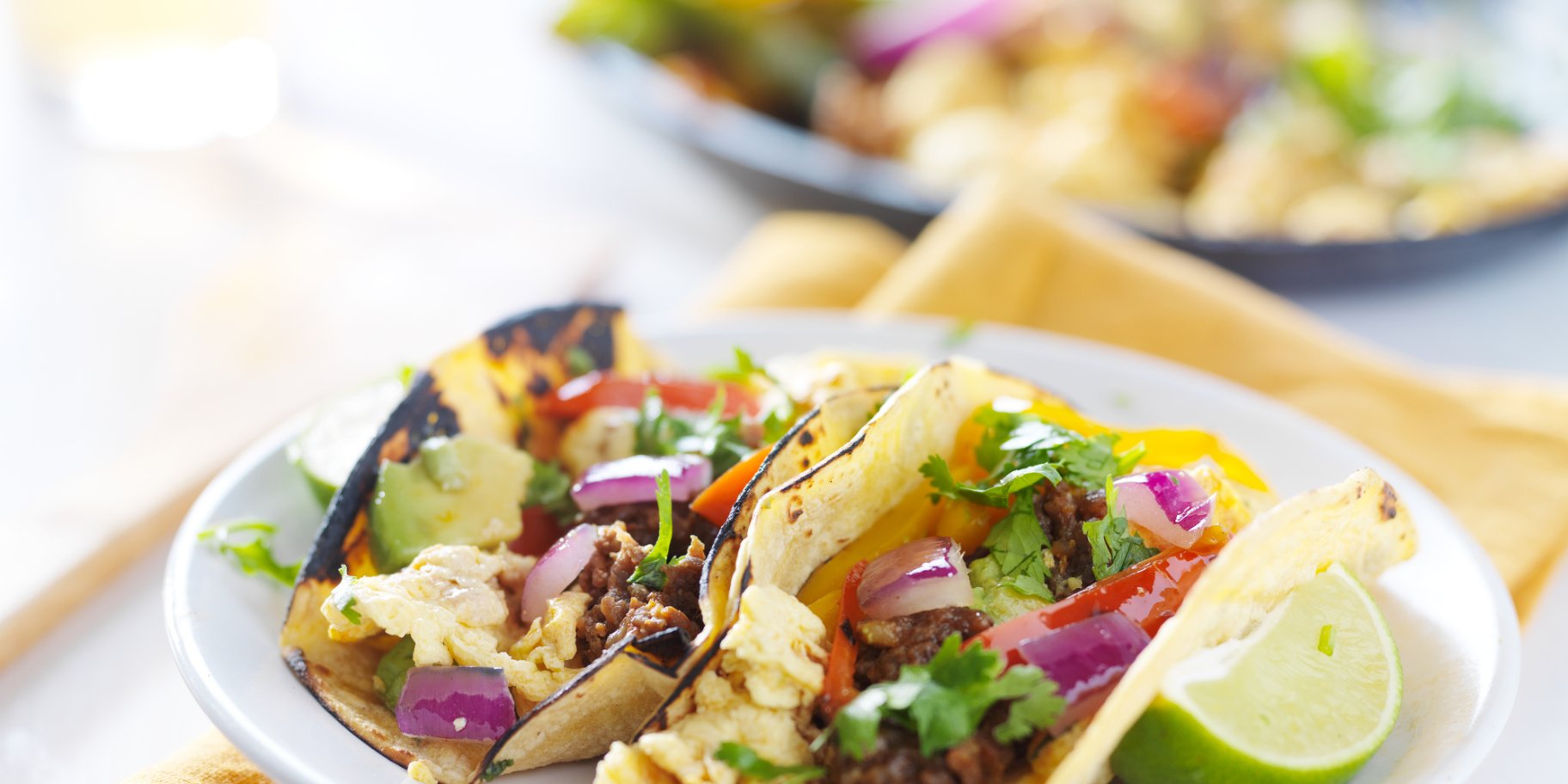 Корисний сніданок з яйцями