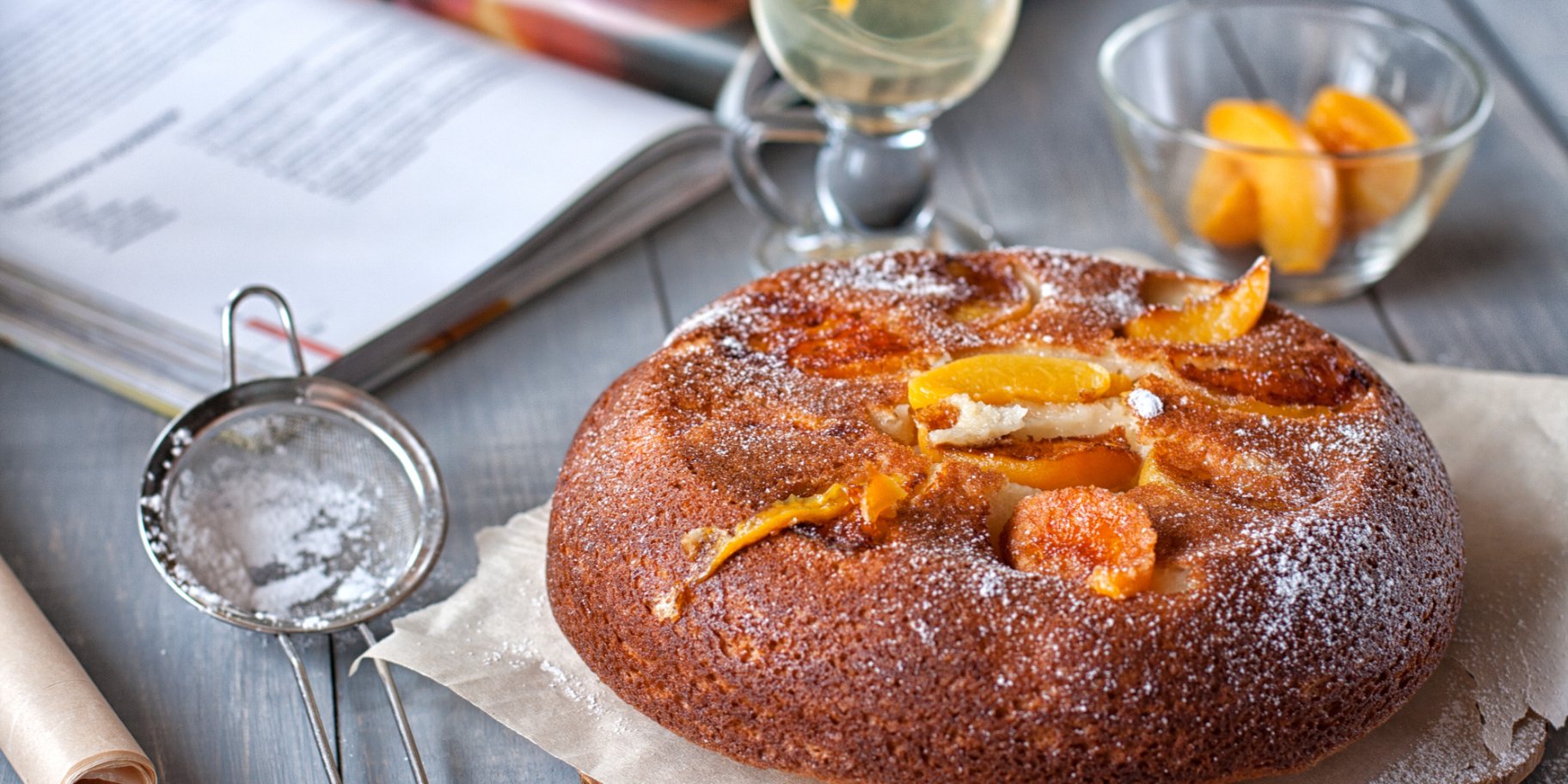 Кекс с персиками