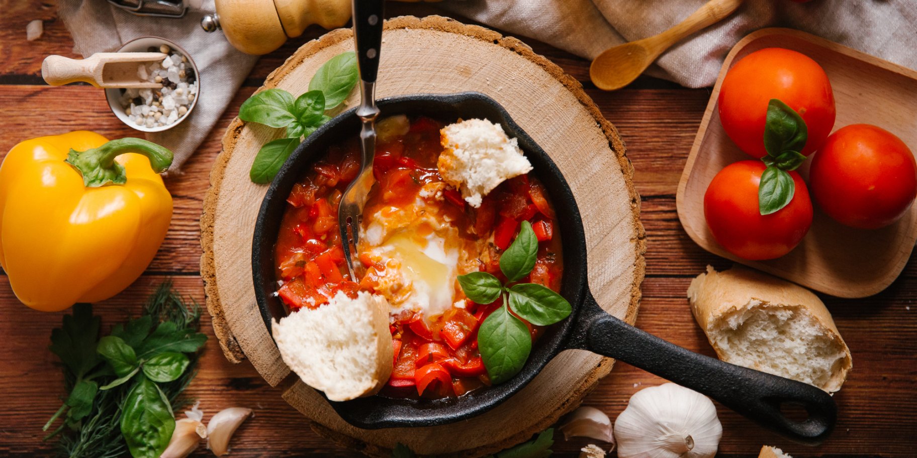 Овощное рагу с яйцом