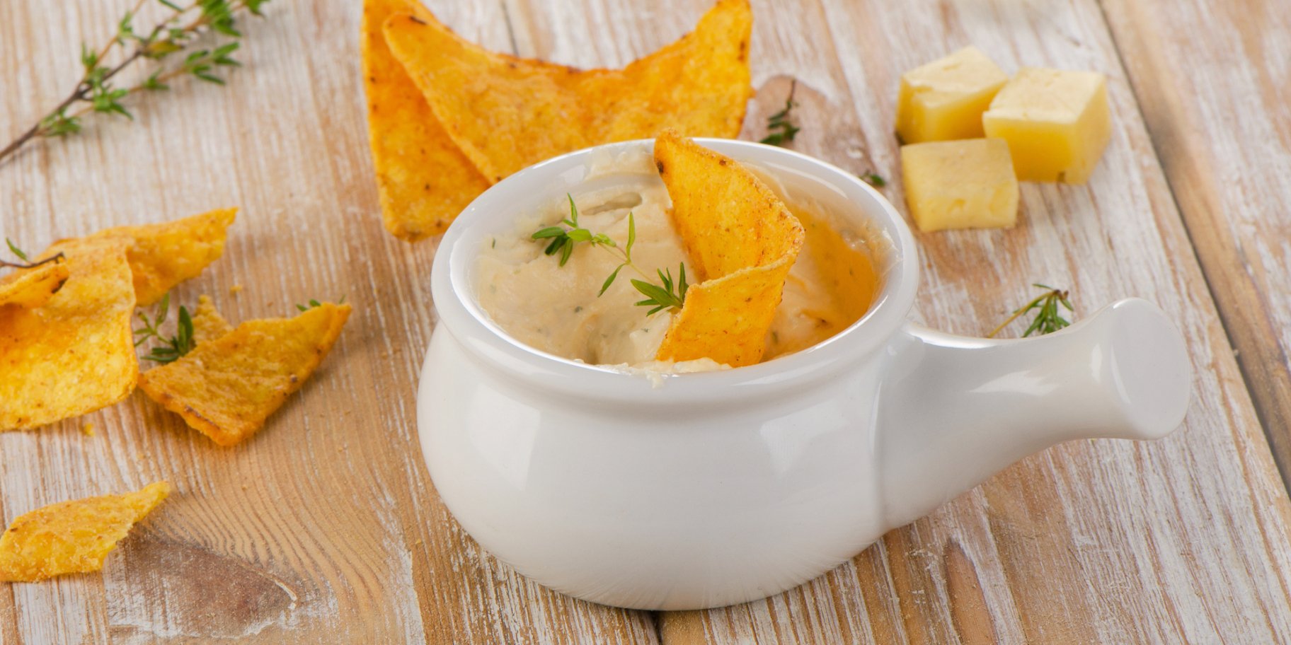 Сирний соус з начосами