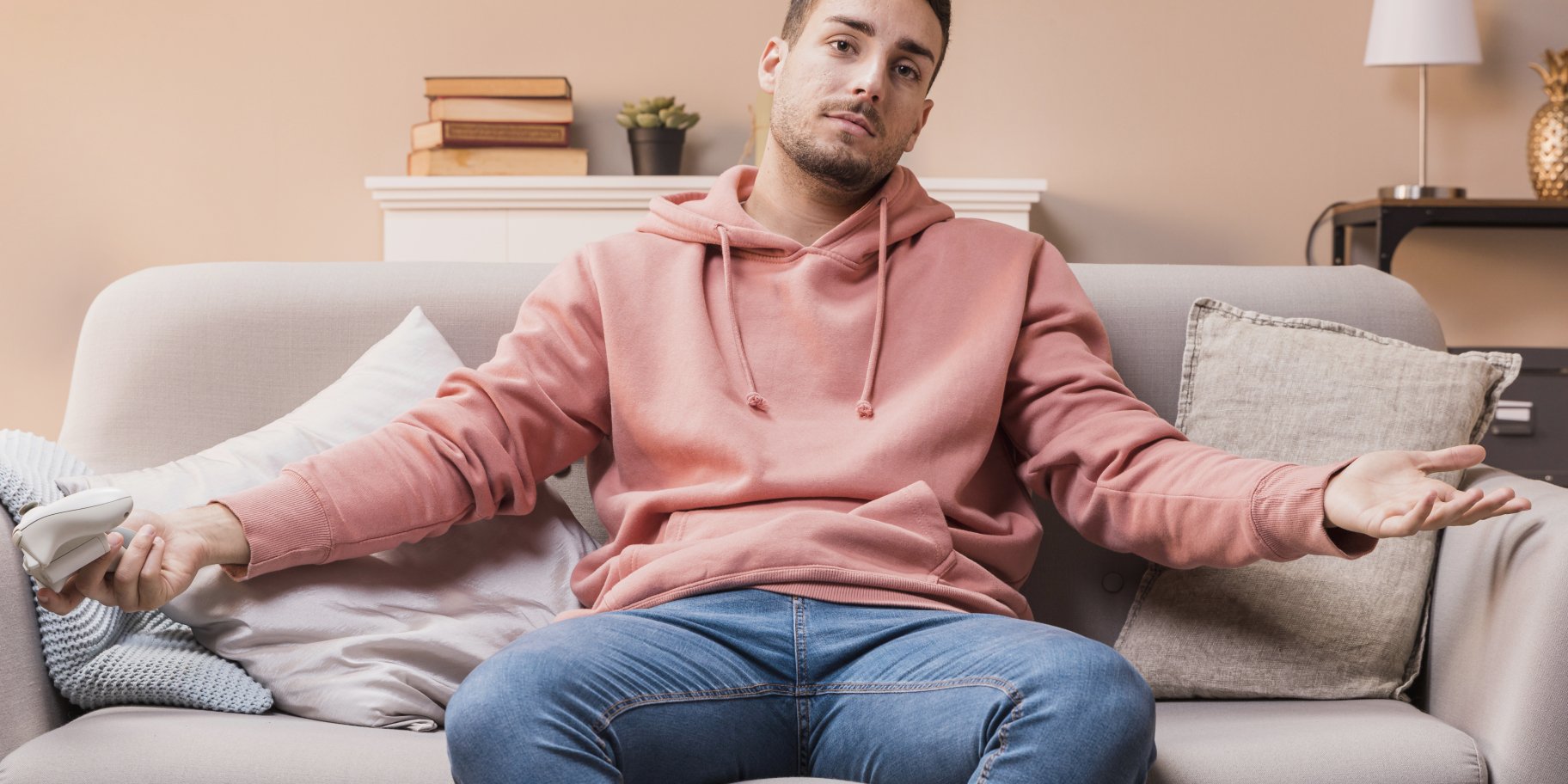 Чоловік на дивані