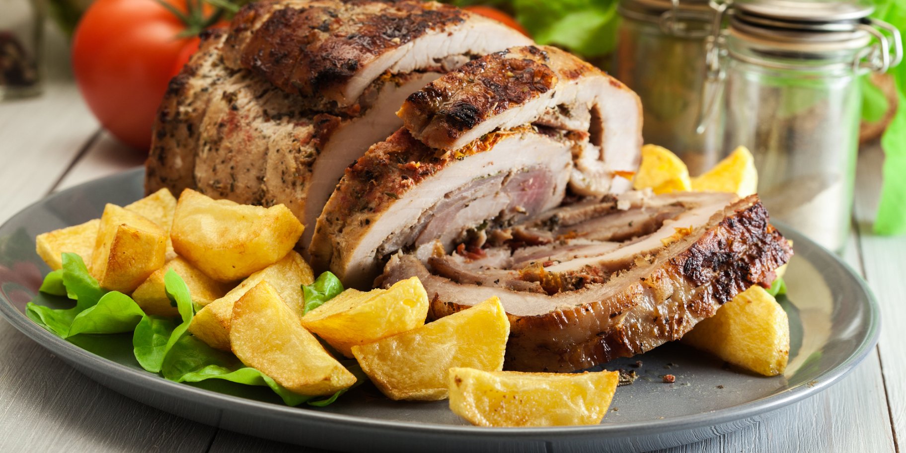 Рулет зі свинини з журавлиною