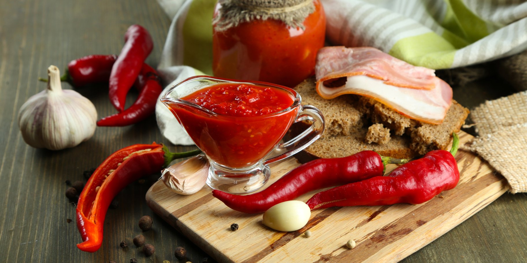 Сира аджика з помідорів