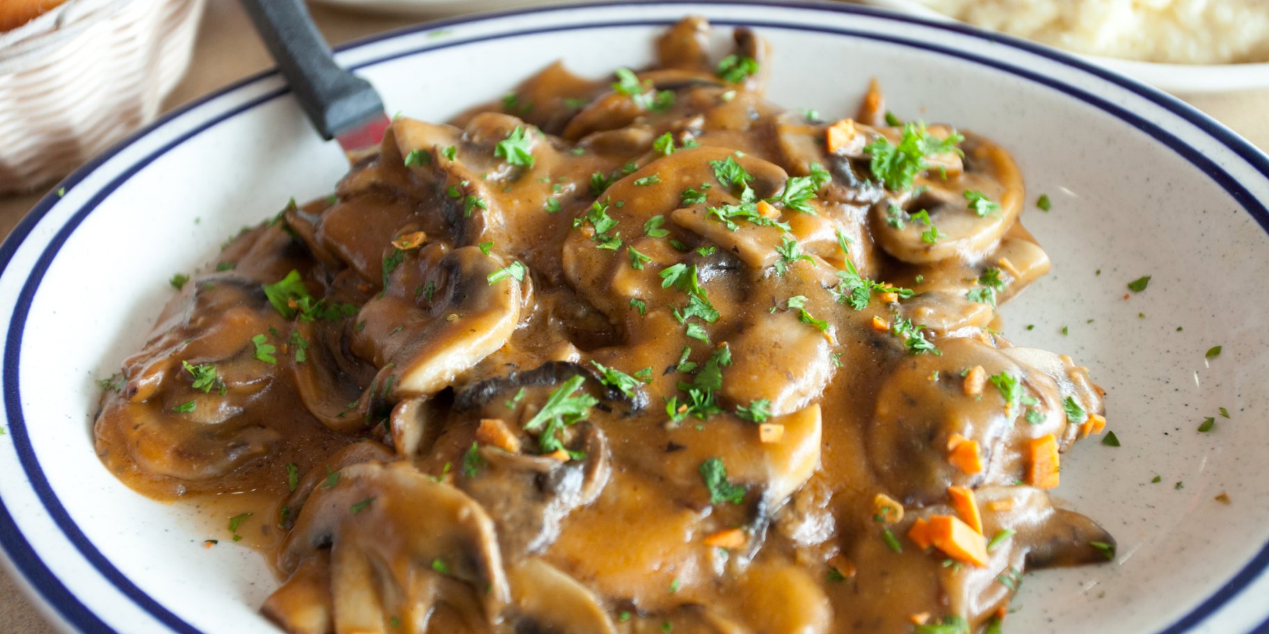 Мачанка з печериць і білих грибів