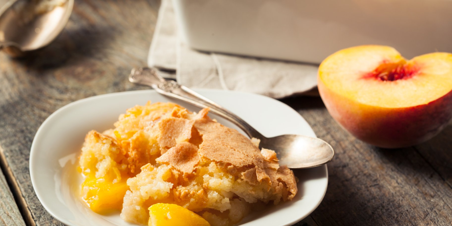 Коблер з персиками