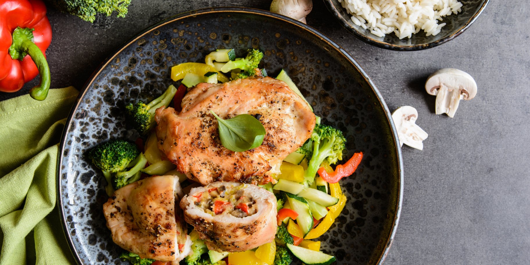 Фаршировані курячі грудки з овочами