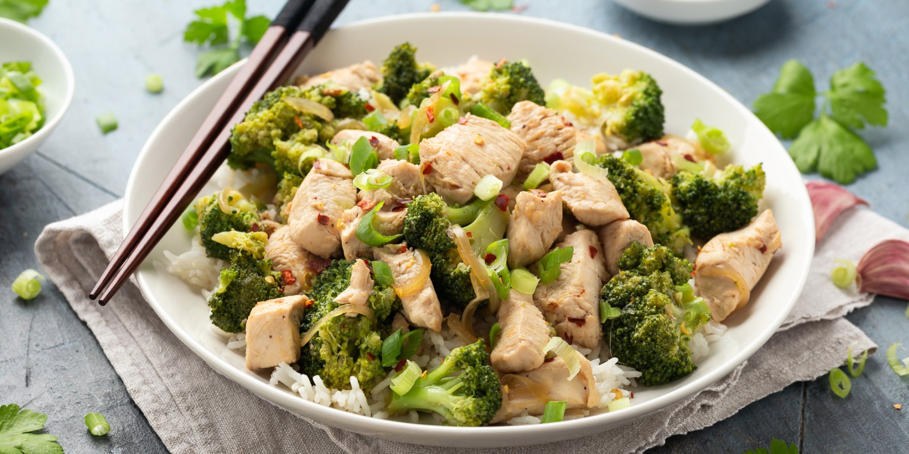 Куряче філе під соусом з броколі - рецепт