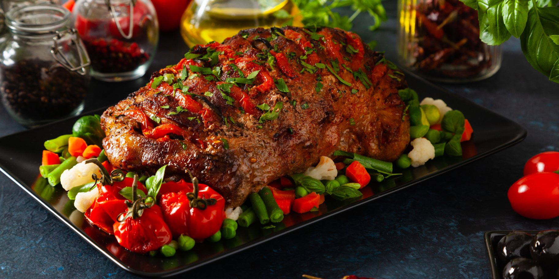 Запечена свинина з помідорами