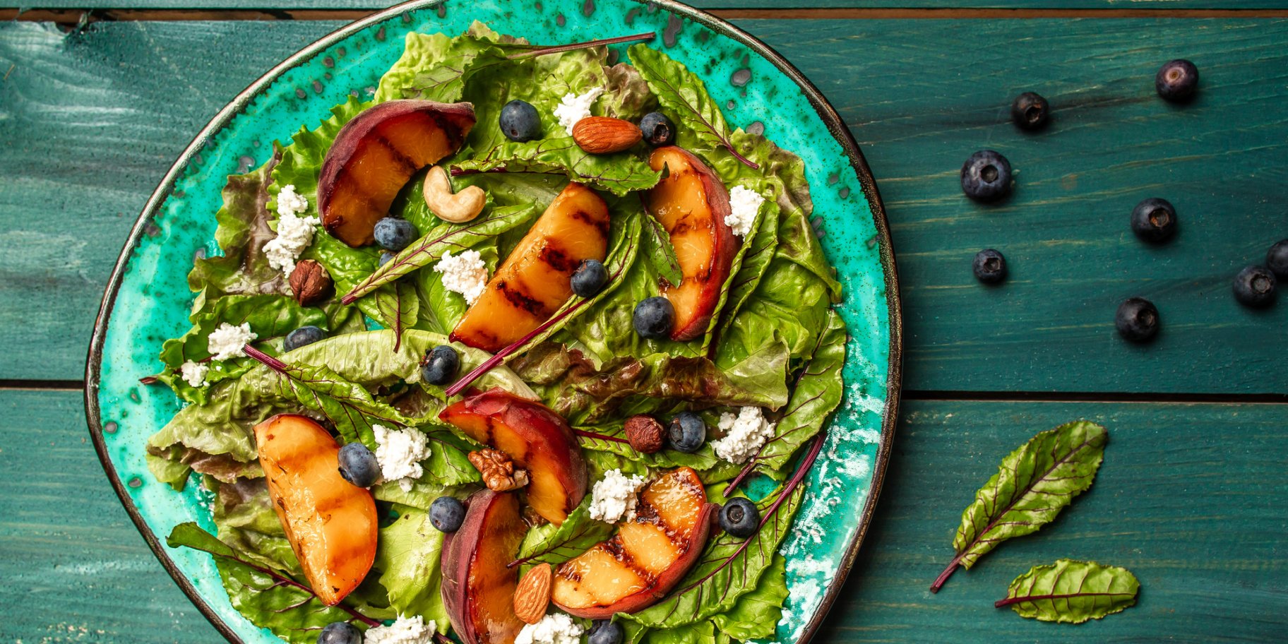 салат с персиками и курицей