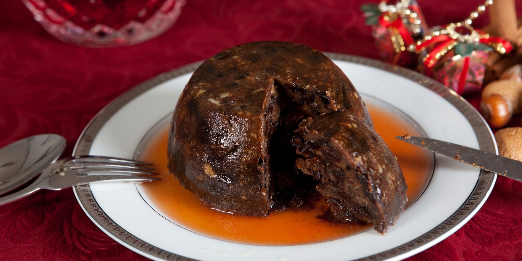 Пудинг с соусом из глинтвейна