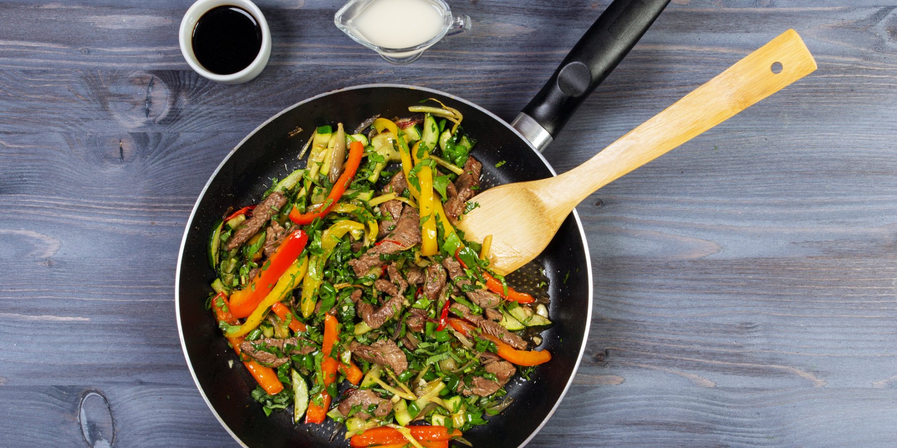 Їжа у сковороді