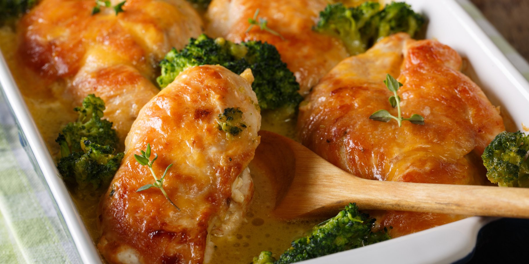 Куряче філе з броколі у вершковому соусі