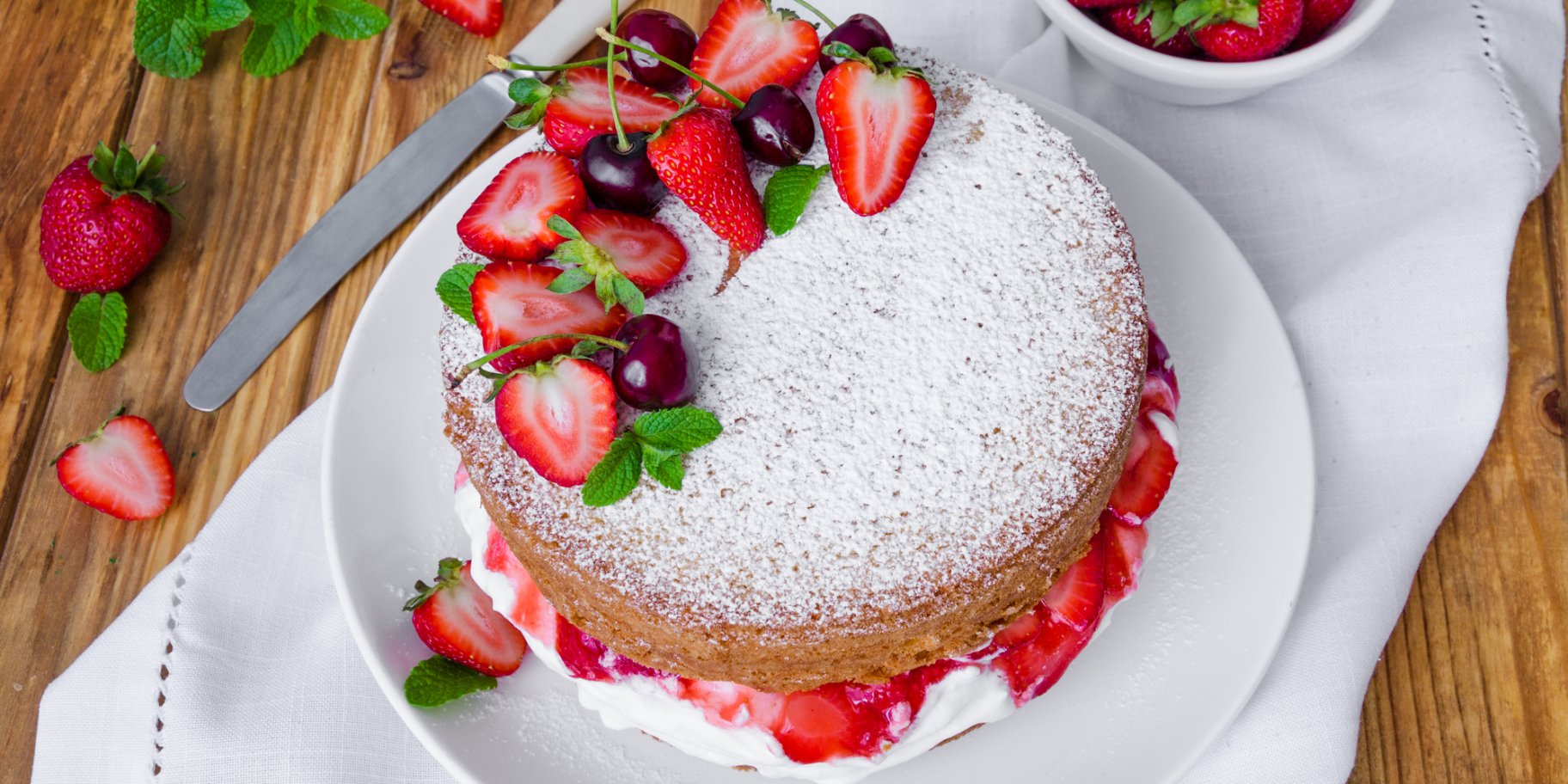 бісквіт з полуницею