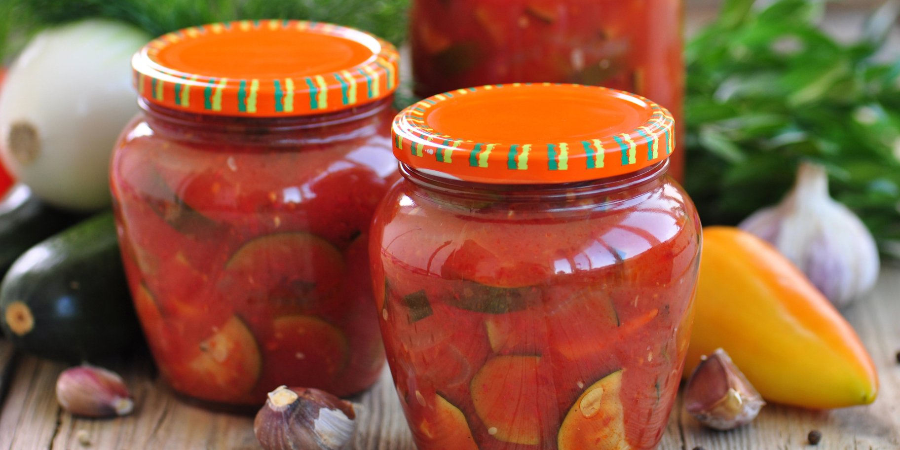 Кабачки із соусом сацебелі на зиму