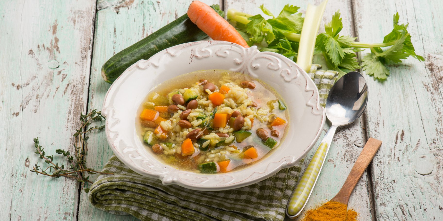 Рисовый суп с овощами и куркумой