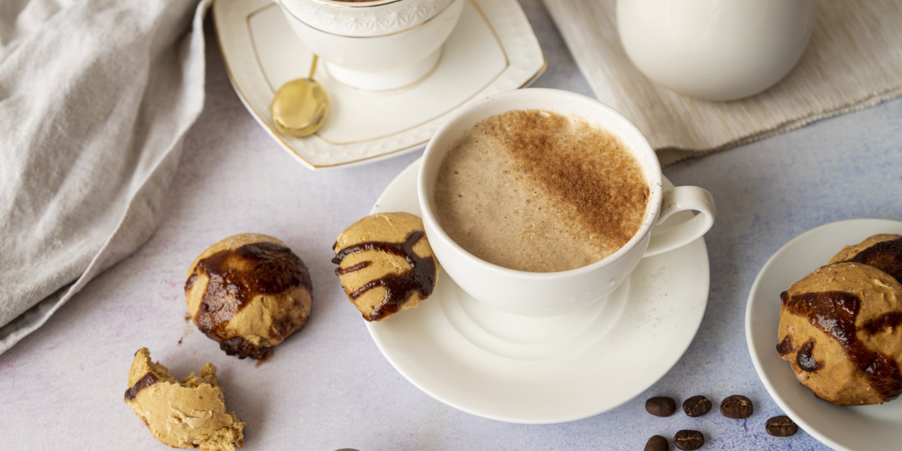 Кава із солодощами