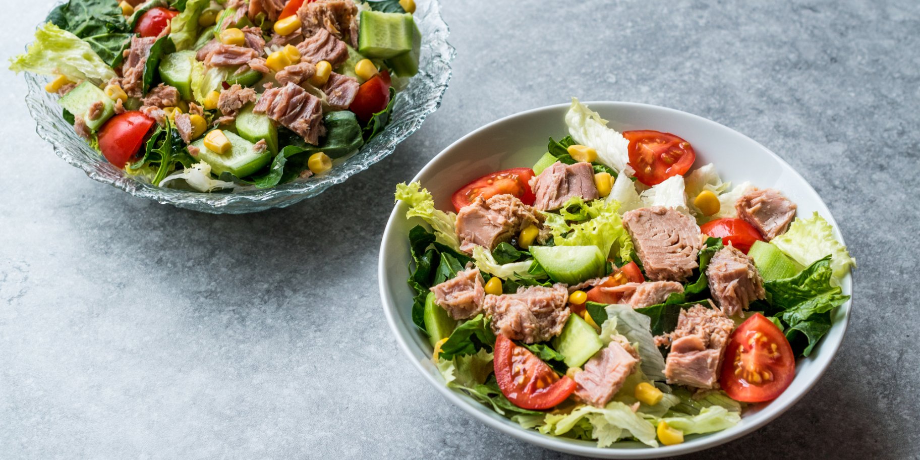 Простой салат с консервированным тунцем