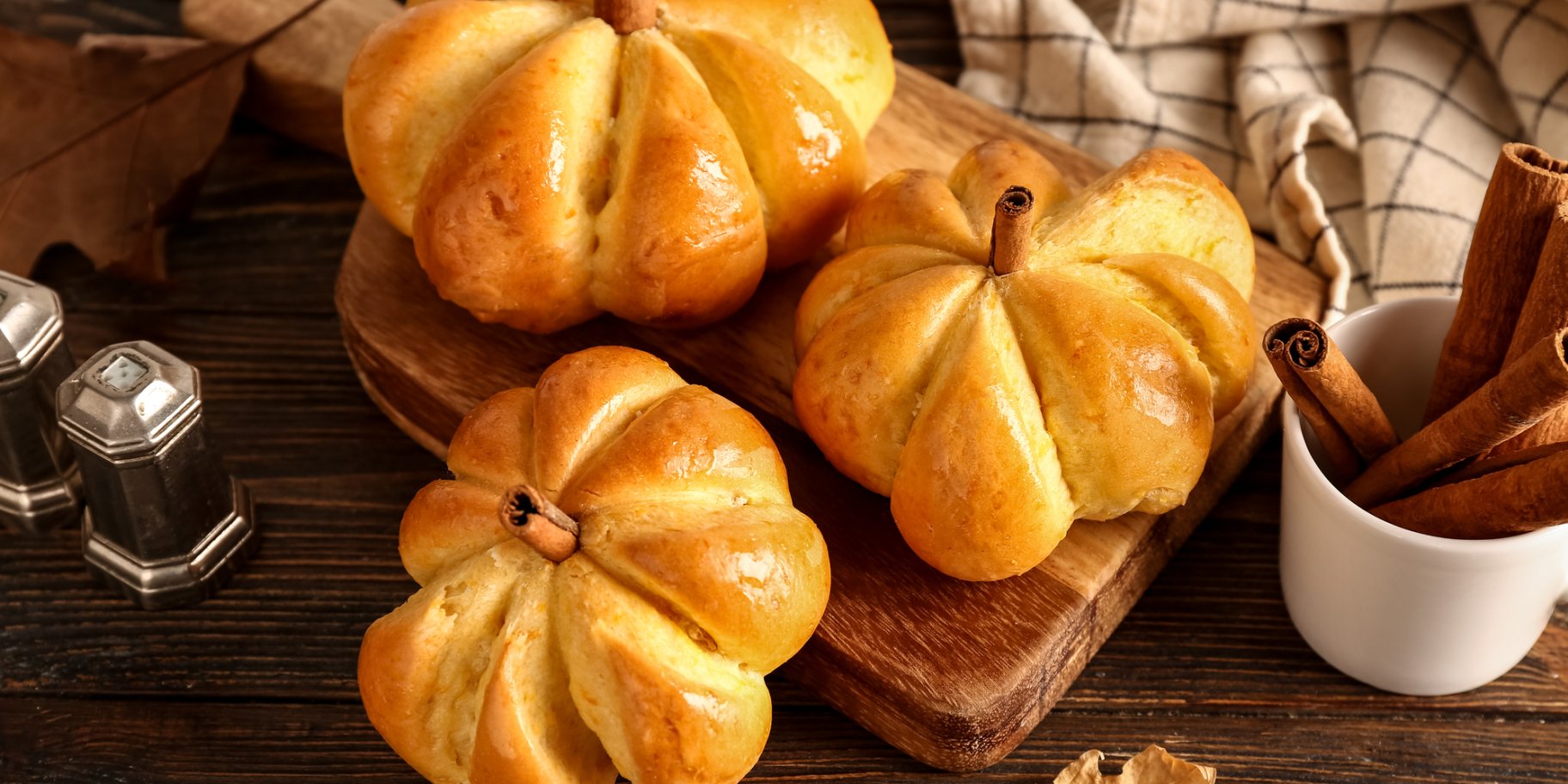 Булочки гарбузики з яблучною начинкою