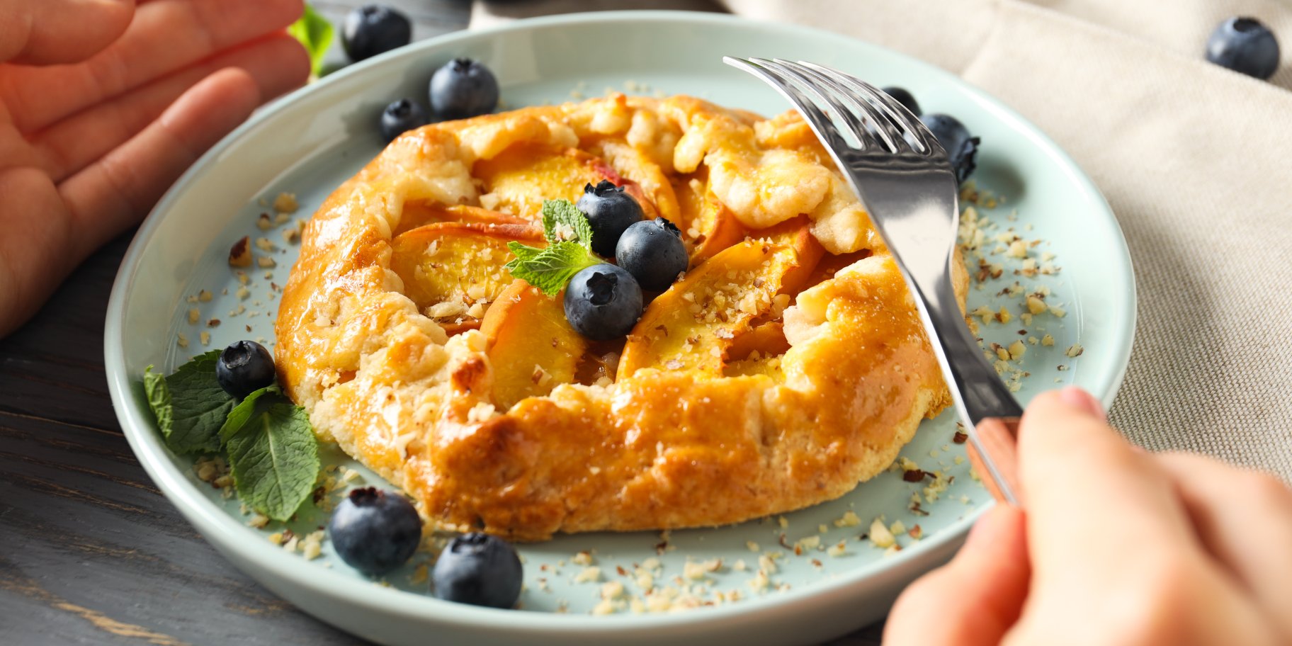 Галета с фруктами и ягодами