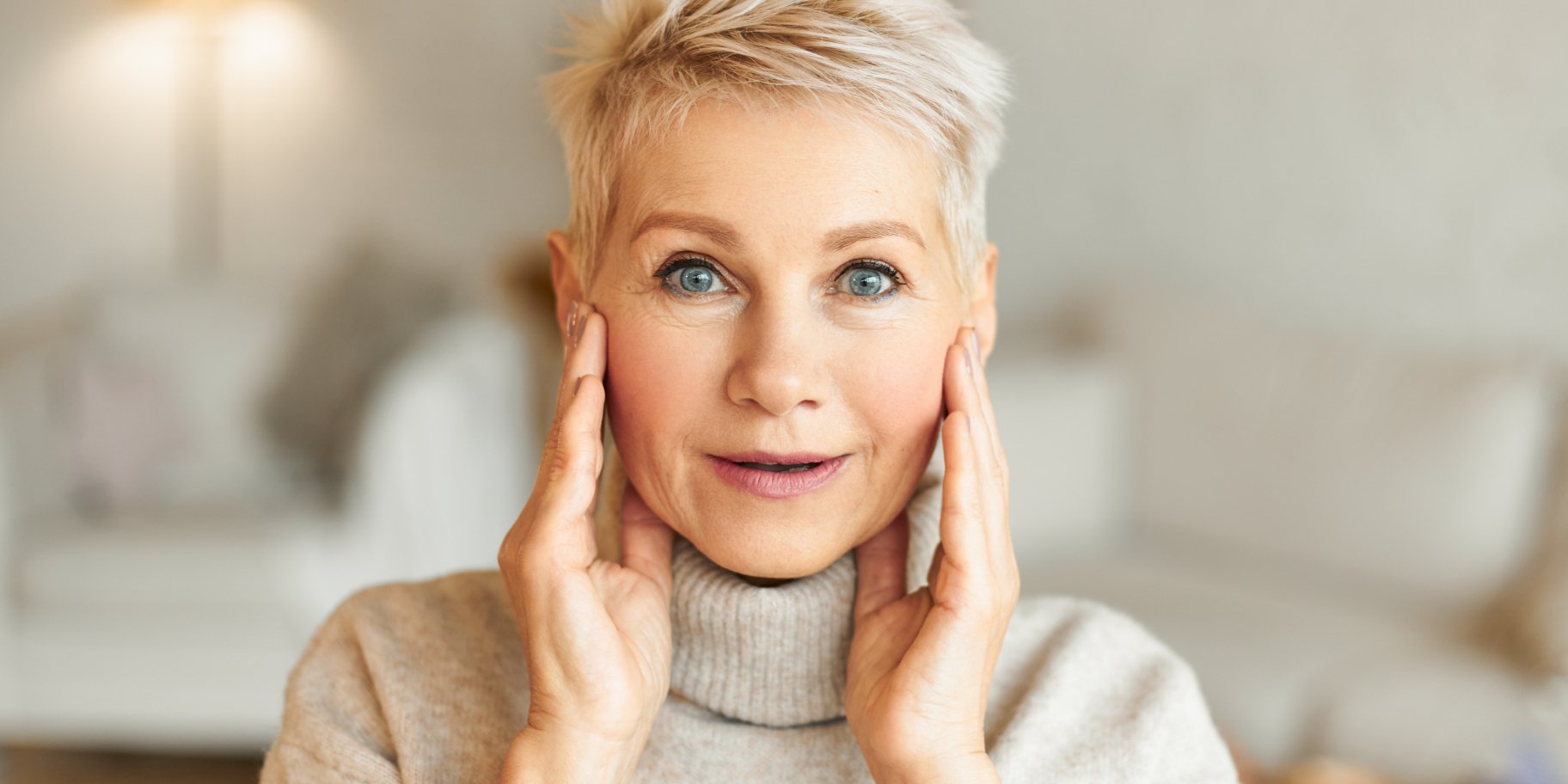 Усміхнена жінка