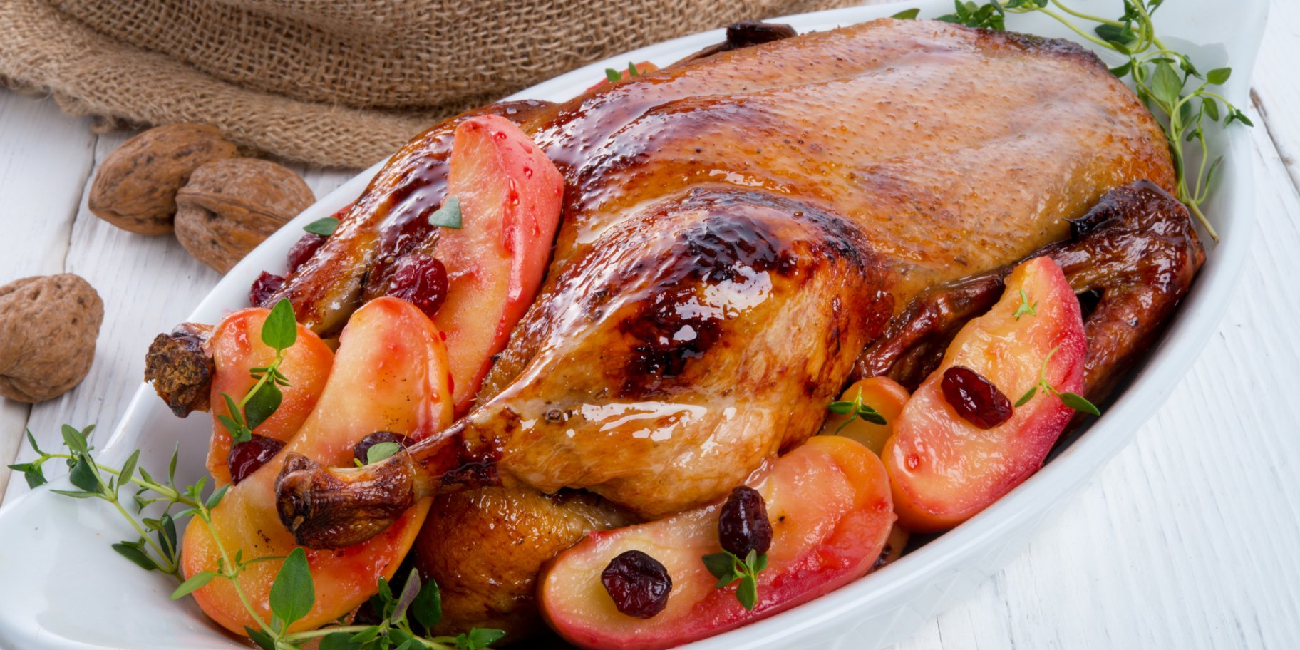 Гусь с яблоками и ромом