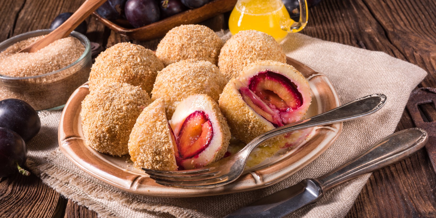 Кнедлі зі сливами