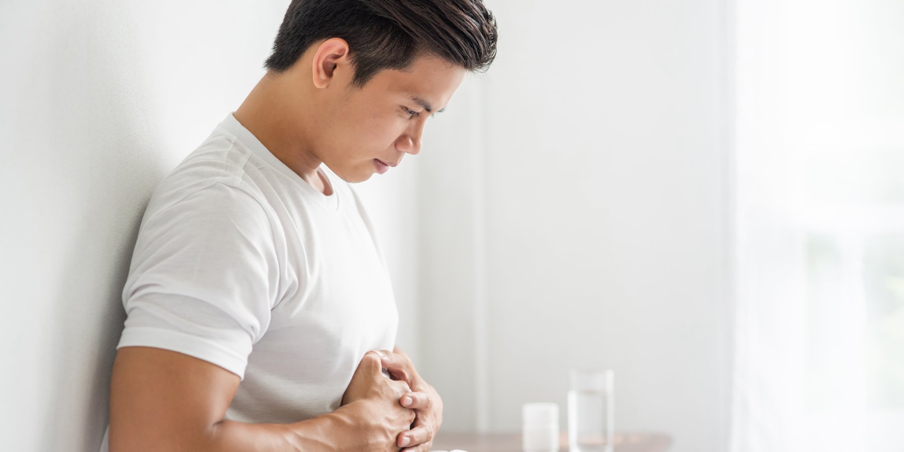 У чоловіка болить живіт