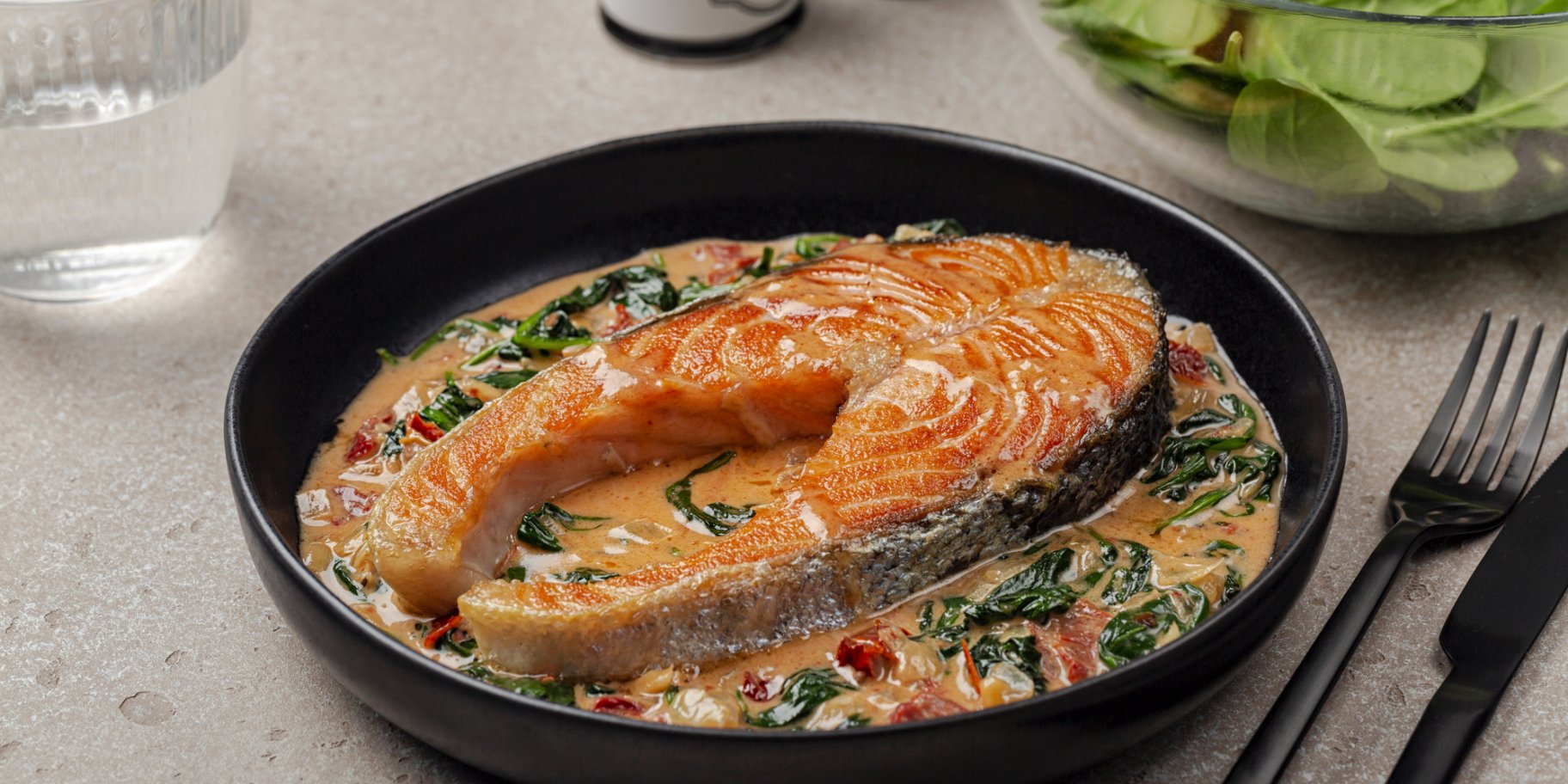 Лосось по-тосканськи у вершковому соусі