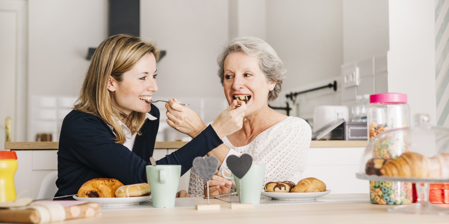 Мати і дочка хдять