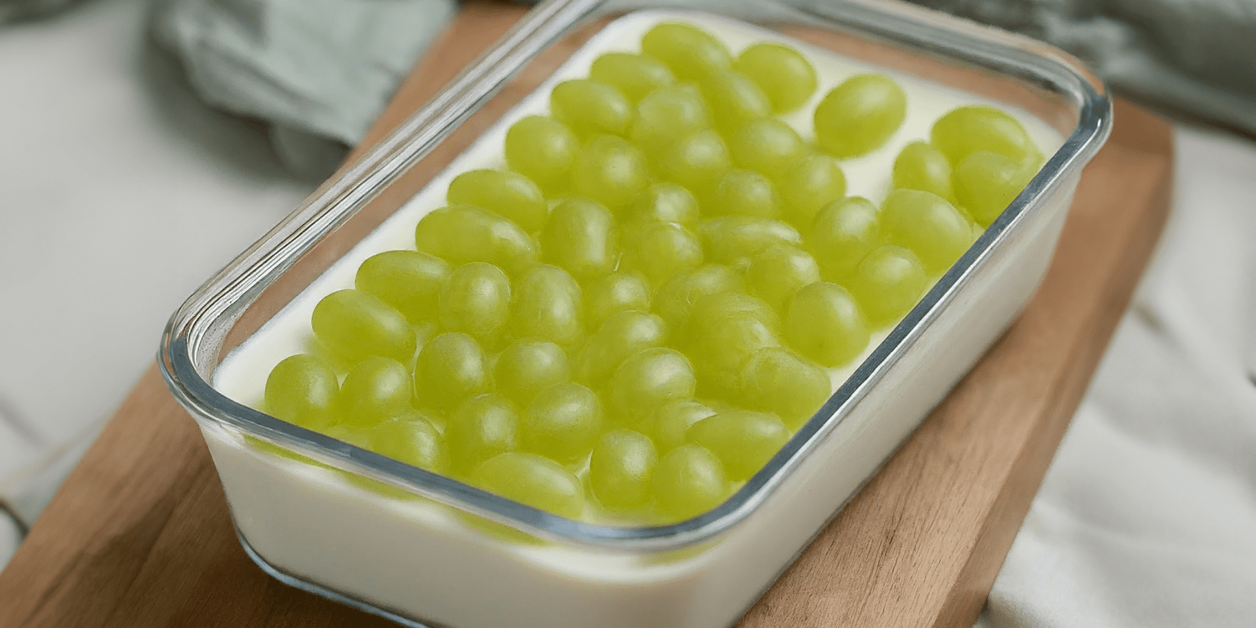 Сирковий десерт з виноградом