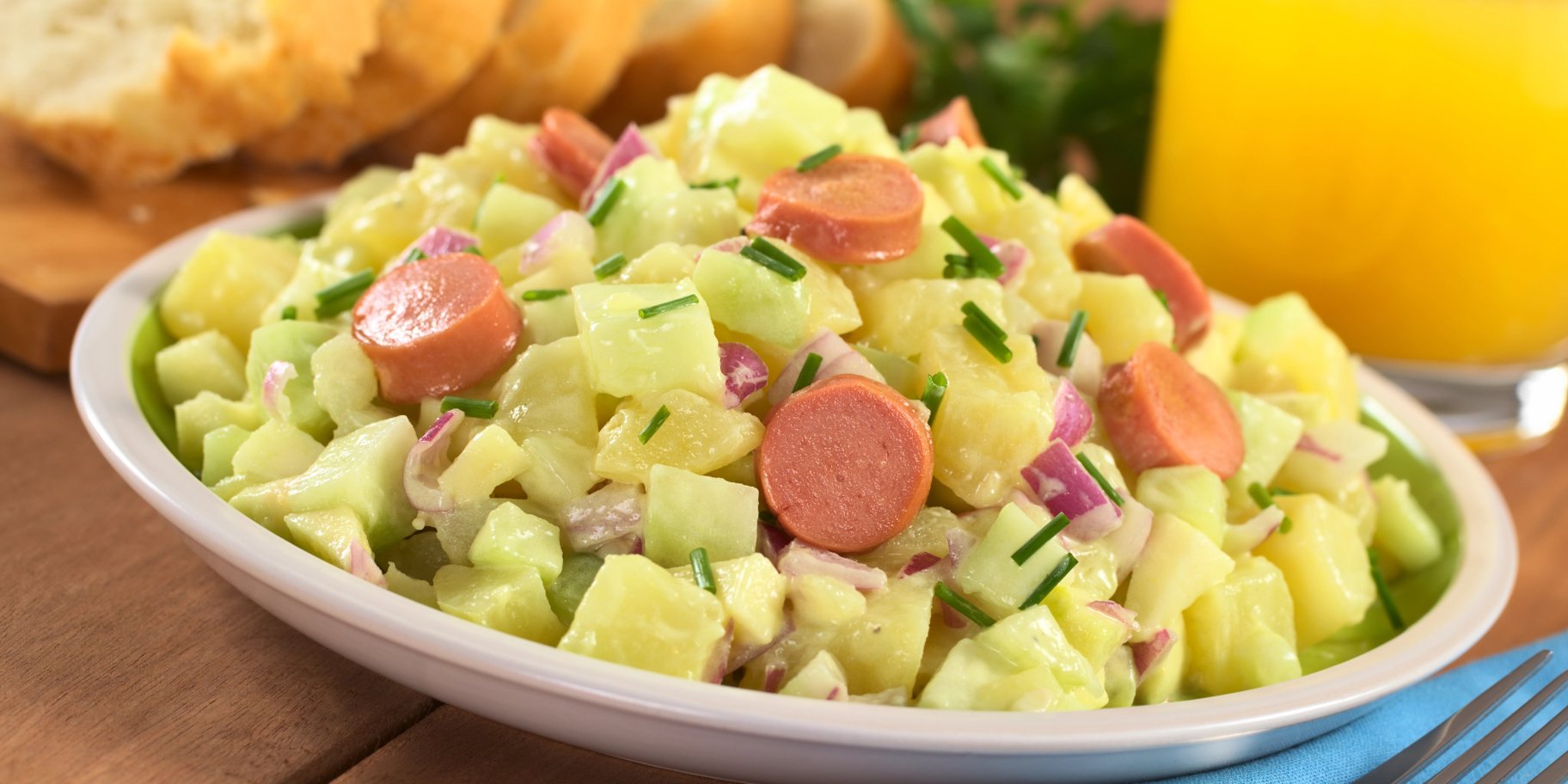 Картопляна запіканка з сосисками