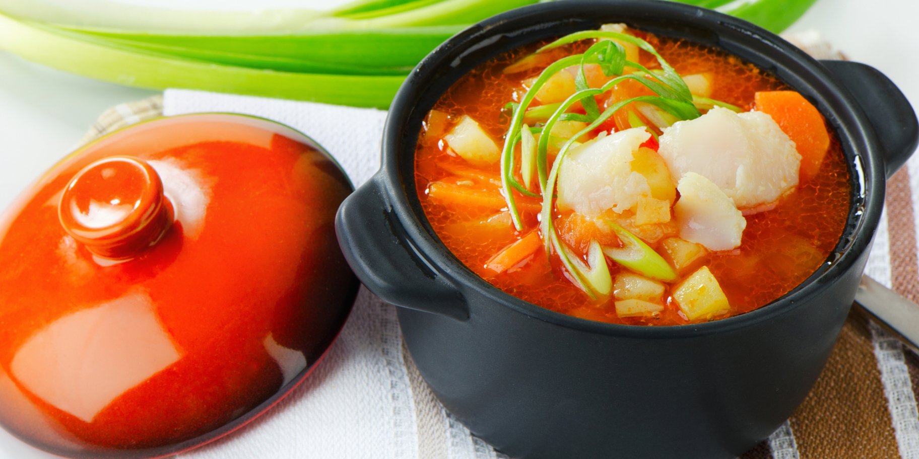 Рибна юшка с томатами