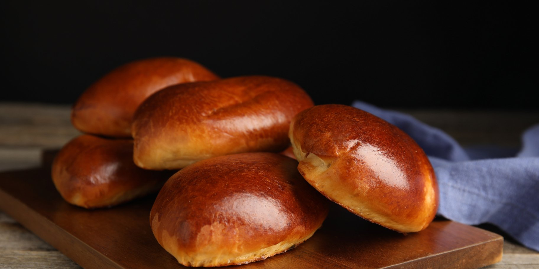 Печені пиріжки з картоплею і печінкою