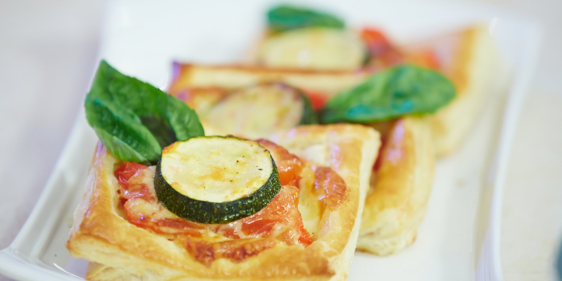 Слойка із цукіні та моцарелою