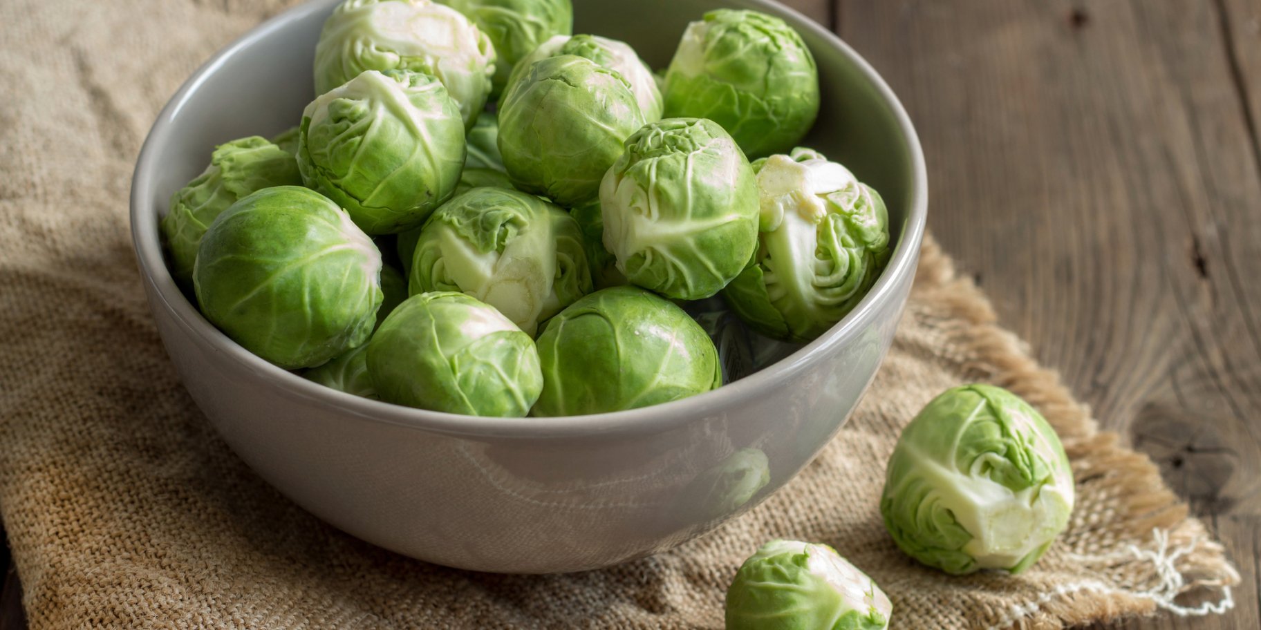 кошик з брюссельскою капустою
